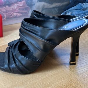 NWOT Kenneth Cole Black Leather Mules Sz 8